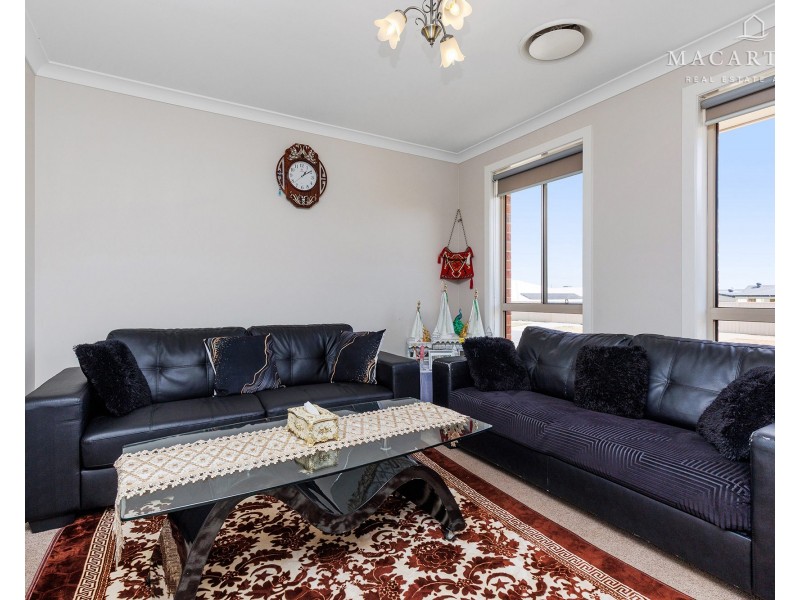 5 Barmedman Avenue, Gobbagombalin NSW 2650