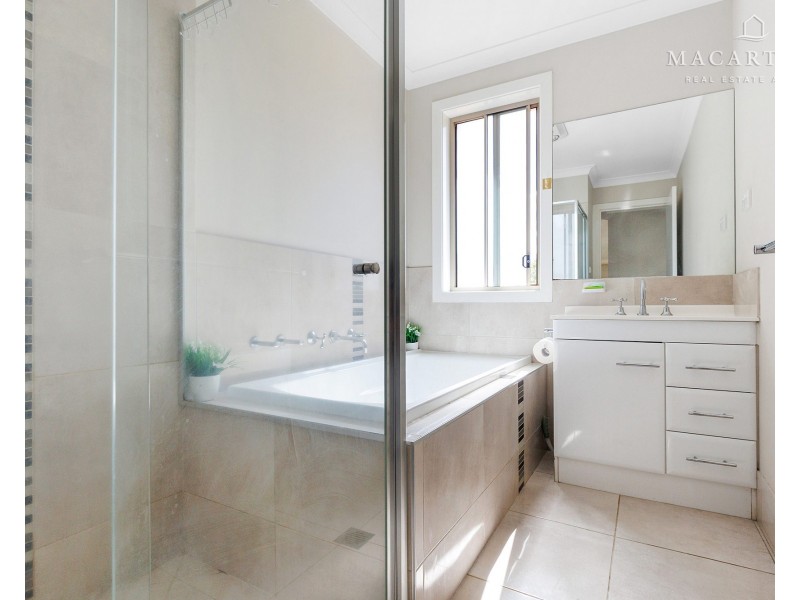 5 Barmedman Avenue, Gobbagombalin NSW 2650