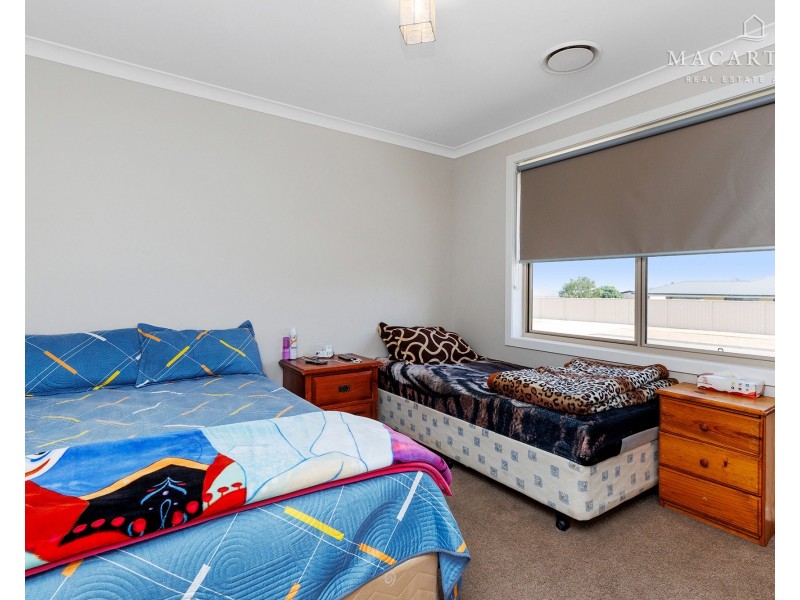 5 Barmedman Avenue, Gobbagombalin NSW 2650