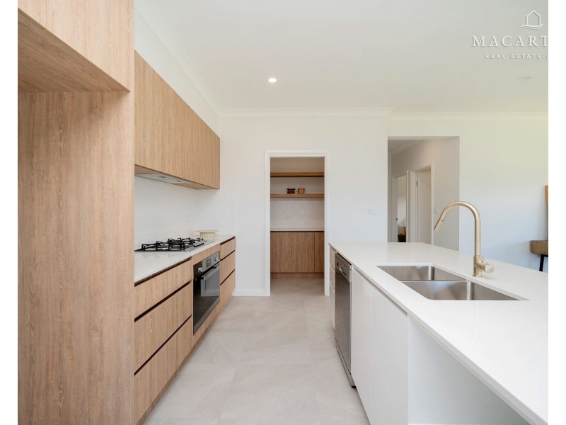 19 Lacebark Drive, Forest Hill NSW 2651