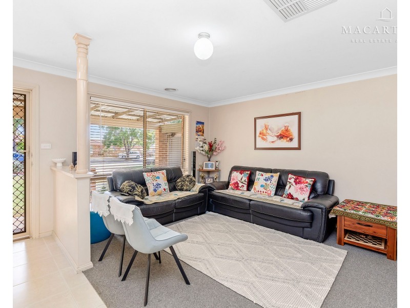 104 Dalman Parkway, Glenfield Park NSW 2650