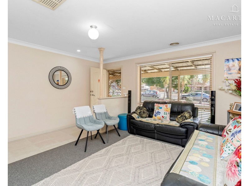104 Dalman Parkway, Glenfield Park NSW 2650