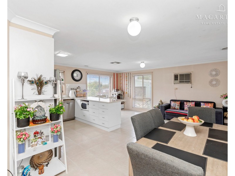 104 Dalman Parkway, Glenfield Park NSW 2650