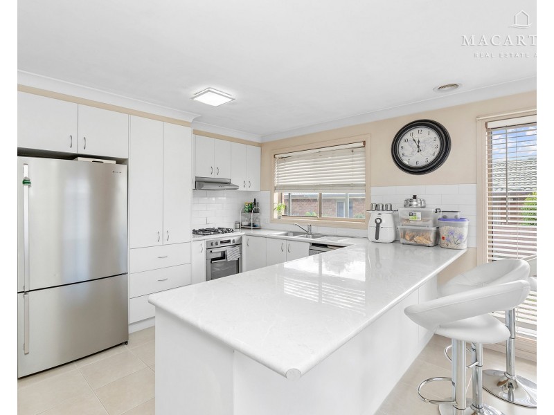 104 Dalman Parkway, Glenfield Park NSW 2650