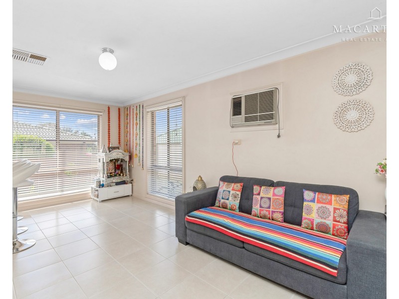 104 Dalman Parkway, Glenfield Park NSW 2650