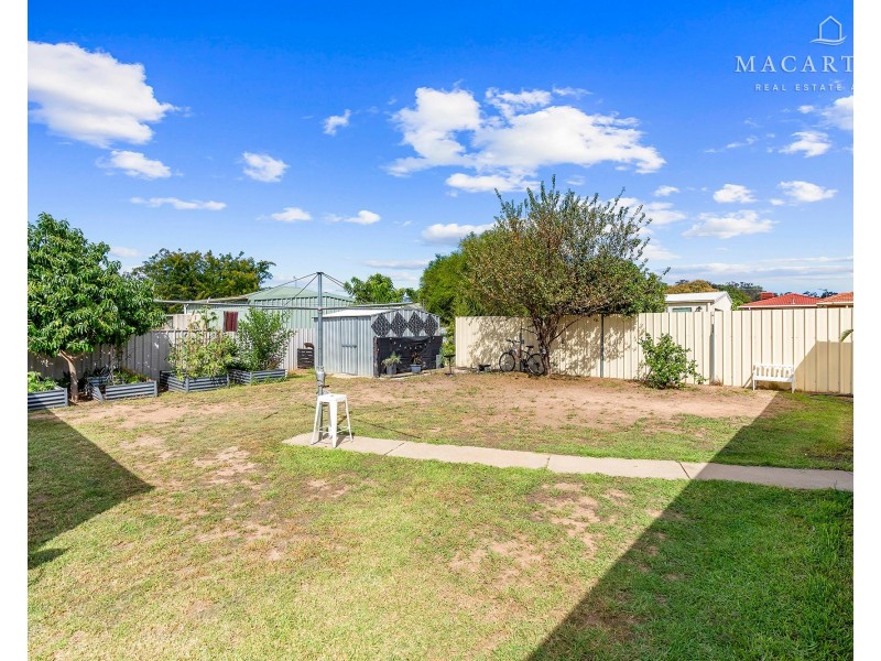 104 Dalman Parkway, Glenfield Park NSW 2650