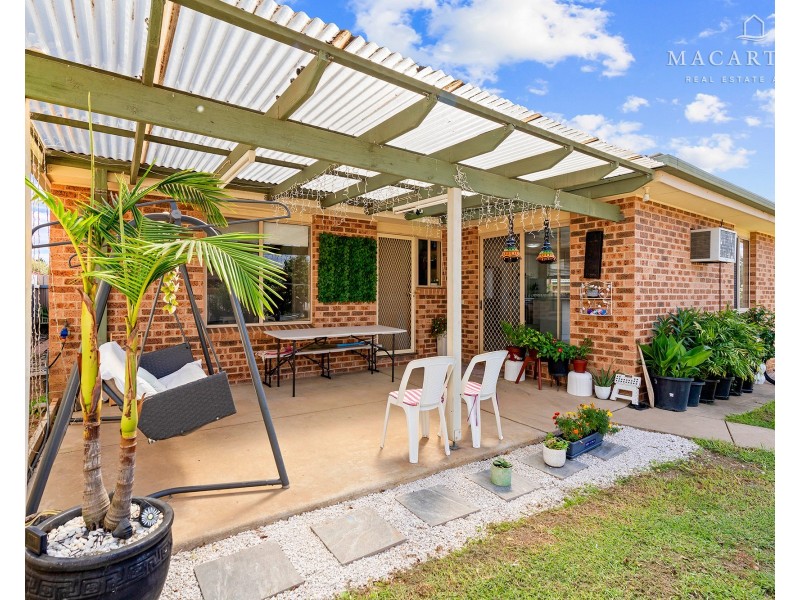 104 Dalman Parkway, Glenfield Park NSW 2650