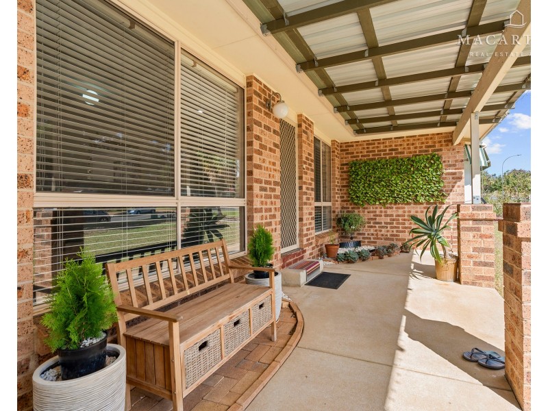 104 Dalman Parkway, Glenfield Park NSW 2650
