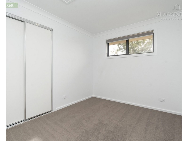2/5 Lockett Place, Tolland NSW 2650