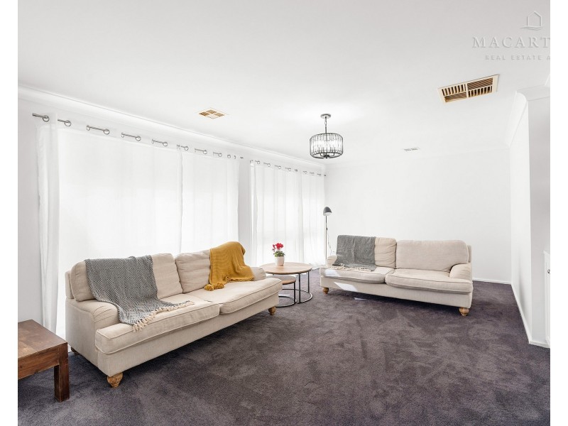 1 Orford Place, Lake Albert NSW 2650