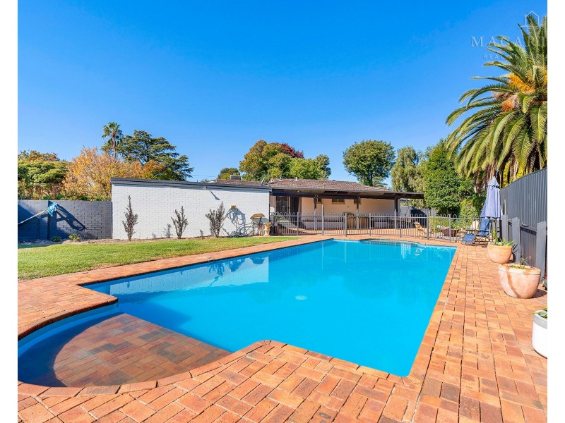 1 Orford Place, Lake Albert NSW 2650