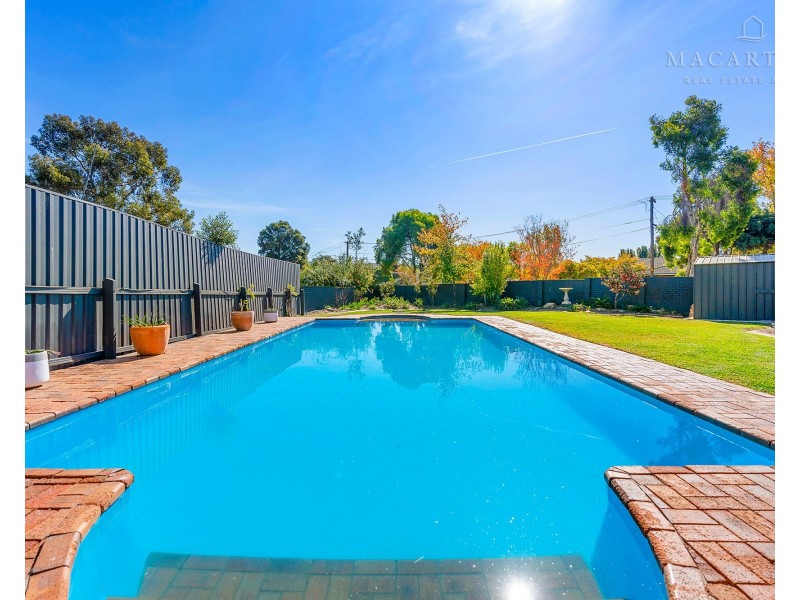 1 Orford Place, Lake Albert NSW 2650