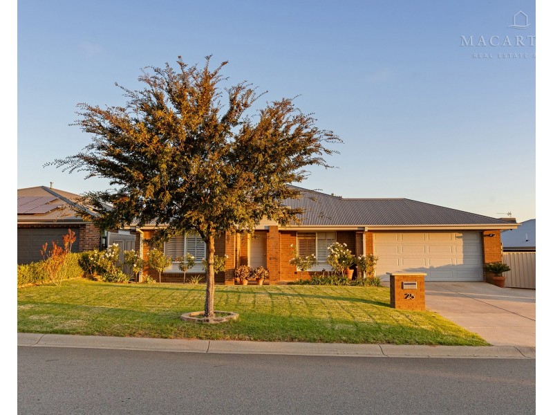 25 Barmedman Avenue, Gobbagombalin NSW 2650
