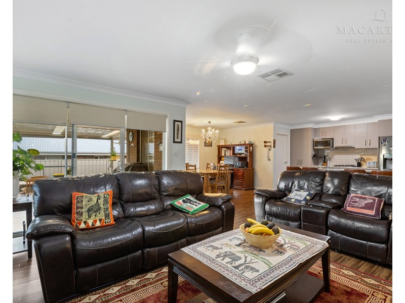 25 Barmedman Avenue, Gobbagombalin NSW 2650