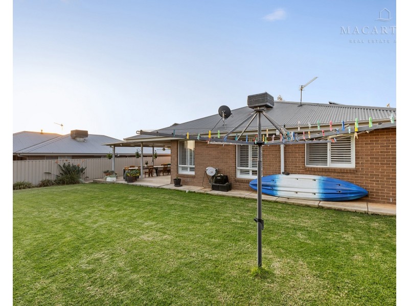 25 Barmedman Avenue, Gobbagombalin NSW 2650