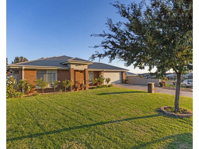 25 Barmedman Avenue, Gobbagombalin NSW 2650