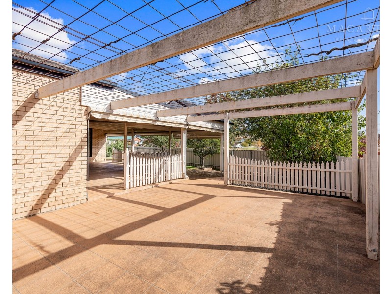 1 Hargrave Avenue, Lloyd NSW 2650