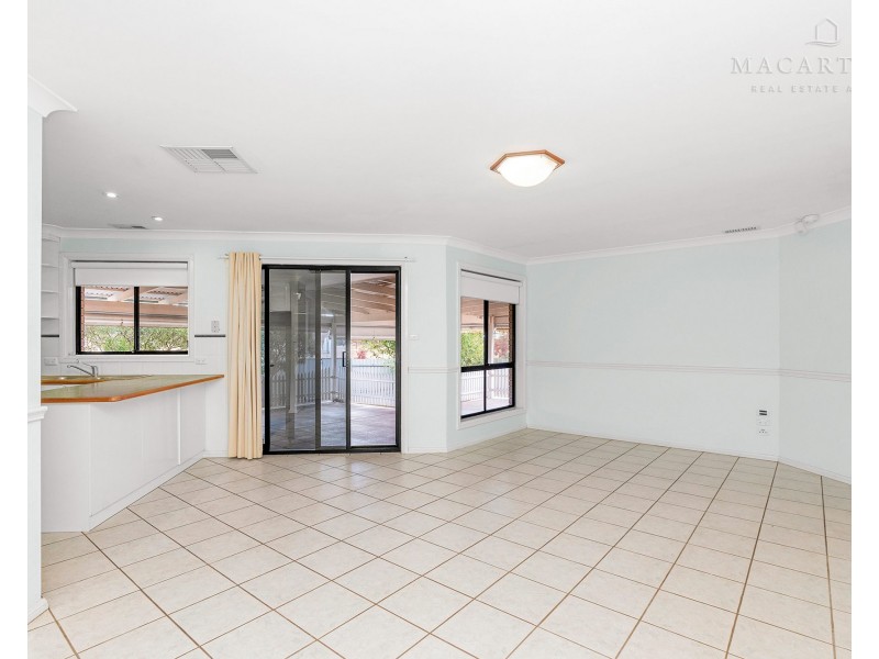 1 Hargrave Avenue, Lloyd NSW 2650