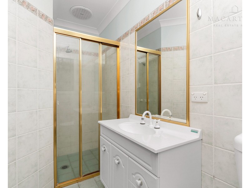 1 Hargrave Avenue, Lloyd NSW 2650