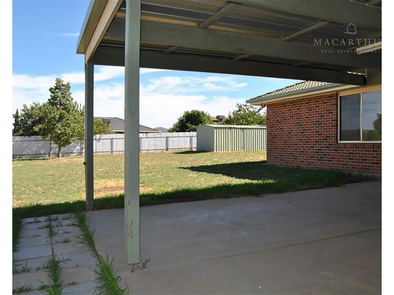 15 Canola Place, Estella NSW 2650