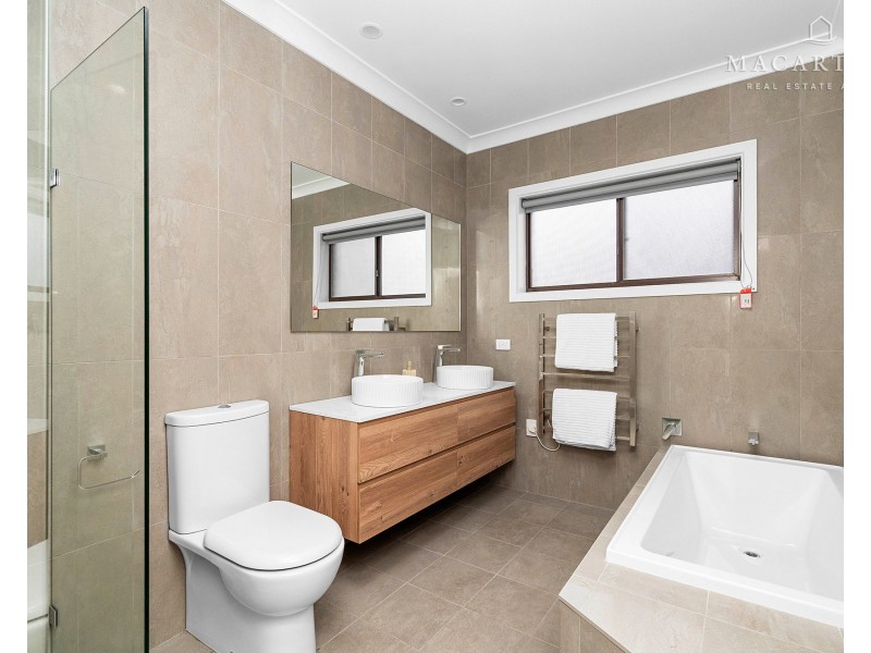 14 Banks Avenue, Kooringal NSW 2650