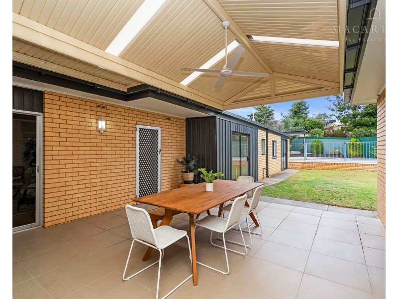 14 Banks Avenue, Kooringal NSW 2650