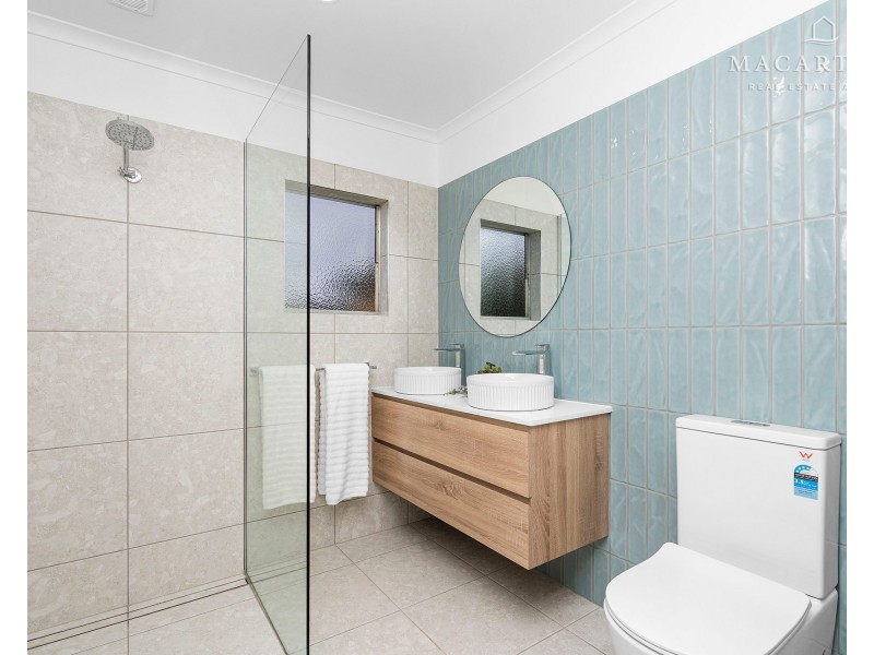 14 Banks Avenue, Kooringal NSW 2650