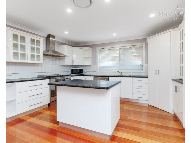 8 Bocquet Street, Lake Albert NSW 2650