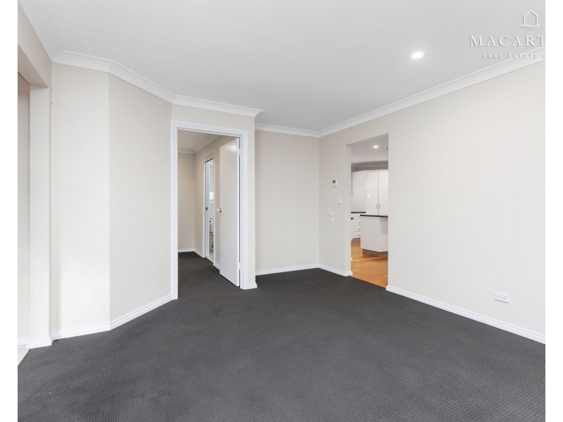 8 Bocquet Street, Lake Albert NSW 2650