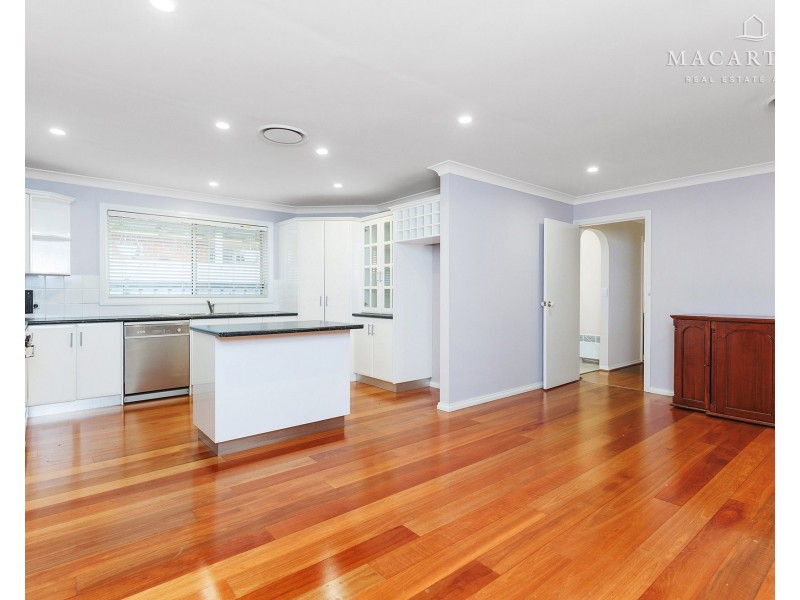 8 Bocquet Street, Lake Albert NSW 2650