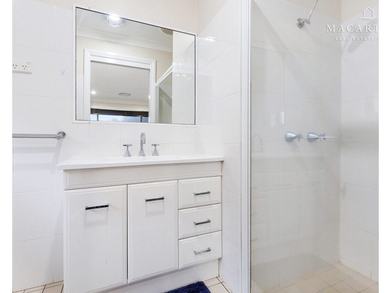 8 Bocquet Street, Lake Albert NSW 2650