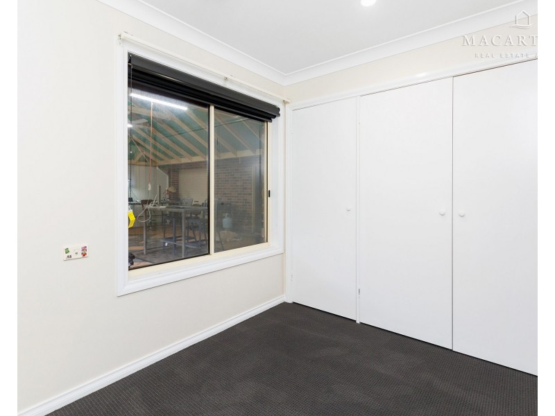 8 Bocquet Street, Lake Albert NSW 2650