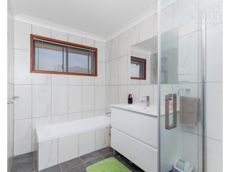 3 Karoom Drive, Glenfield Park NSW 2650