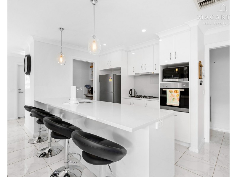 6 Goonawarra Street, Gobbagombalin NSW 2650