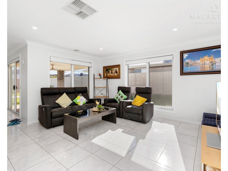 6 Goonawarra Street, Gobbagombalin NSW 2650