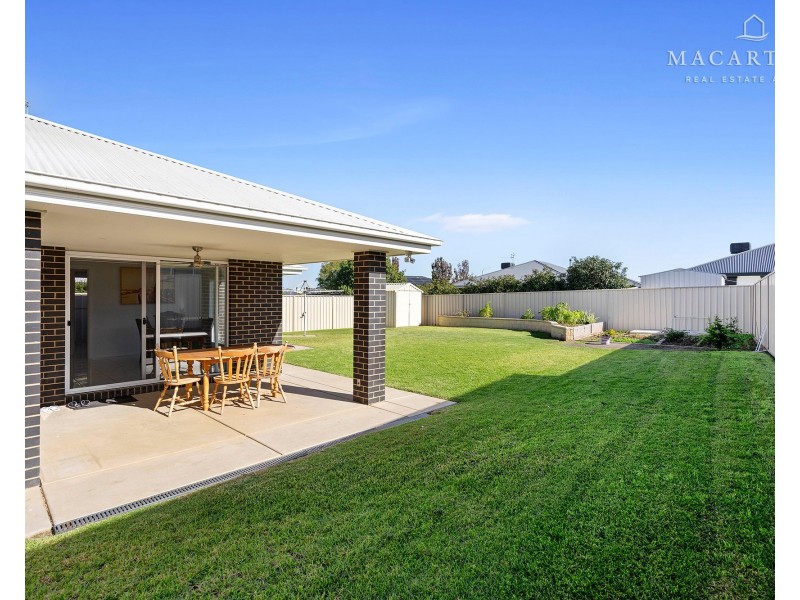 6 Goonawarra Street, Gobbagombalin NSW 2650