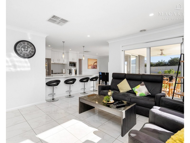 6 Goonawarra Street, Gobbagombalin NSW 2650