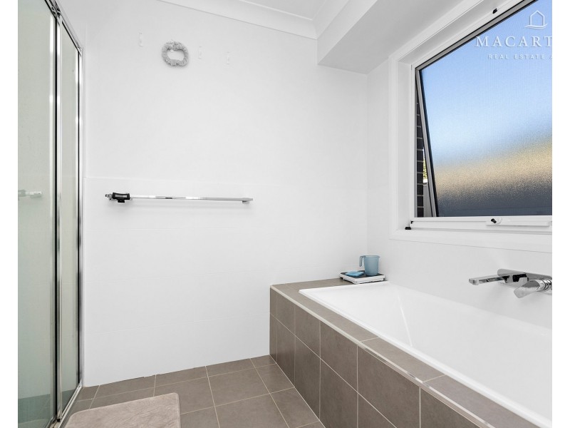 6 Goonawarra Street, Gobbagombalin NSW 2650