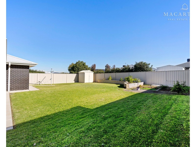 6 Goonawarra Street, Gobbagombalin NSW 2650