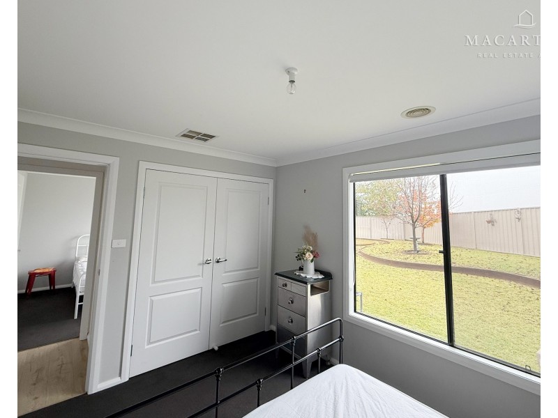 17 Park Place, Lloyd NSW 2650