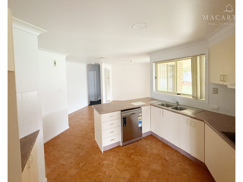 14 Wonkana Road, Glenfield Park NSW 2650