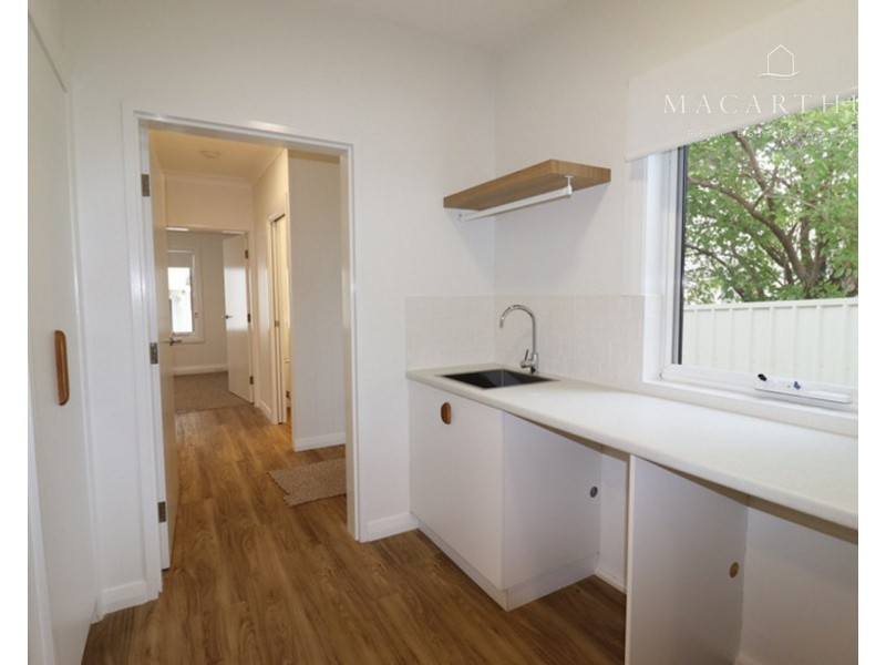 1/24 Monash Crescent, Mount Austin NSW 2650