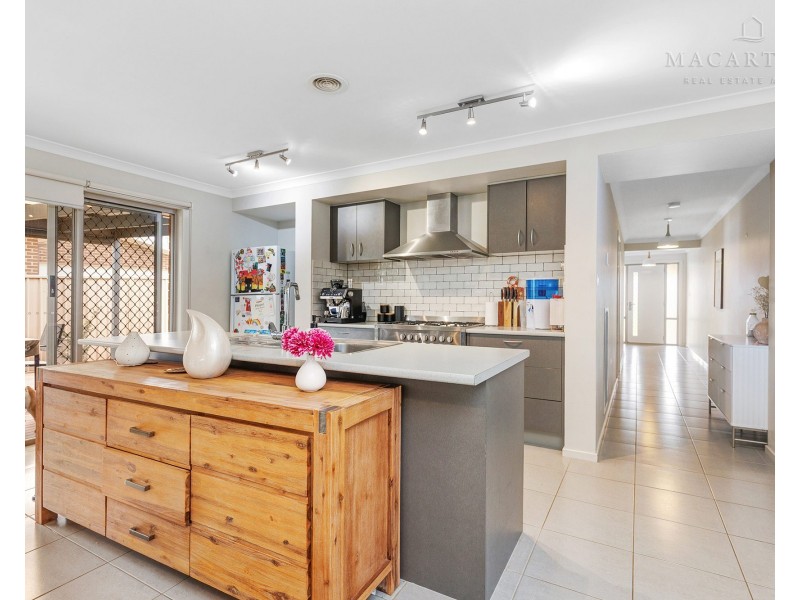 3 Mulberrygong Court, Gobbagombalin NSW 2650
