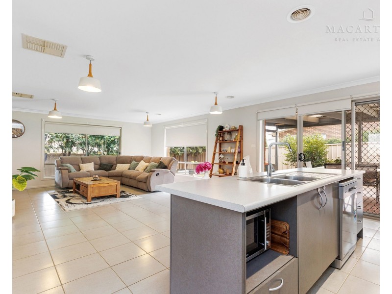 3 Mulberrygong Court, Gobbagombalin NSW 2650