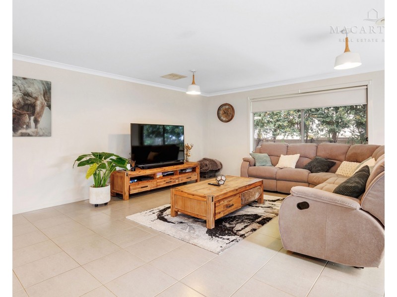 3 Mulberrygong Court, Gobbagombalin NSW 2650