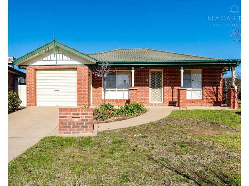 1/4 Nunkeri Street, Glenfield Park NSW 2650