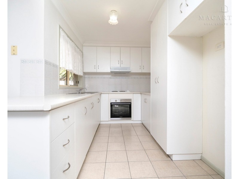 1/4 Nunkeri Street, Glenfield Park NSW 2650