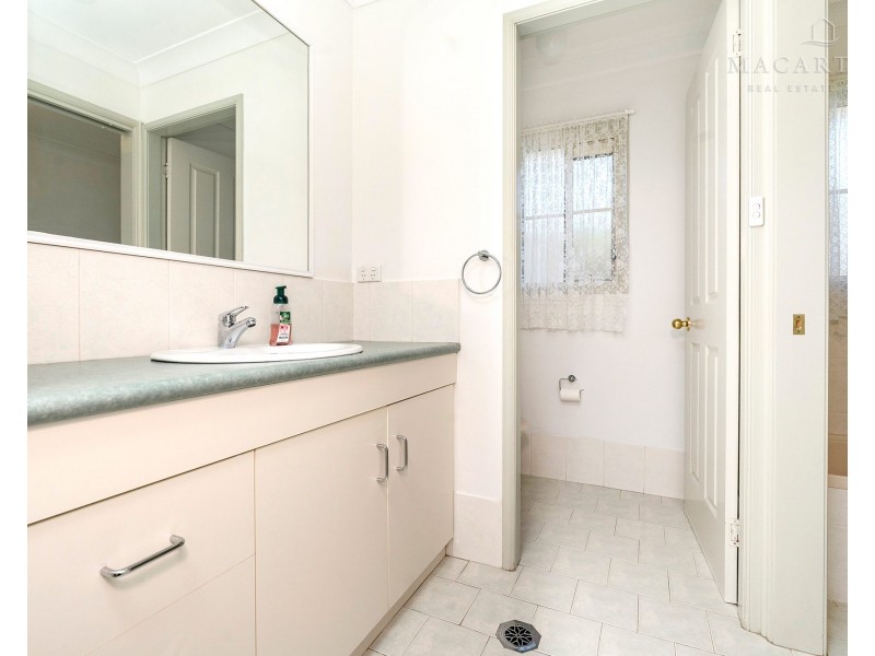 1/4 Nunkeri Street, Glenfield Park NSW 2650