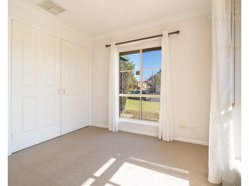 1/4 Nunkeri Street, Glenfield Park NSW 2650