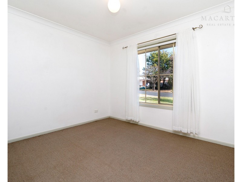 1/4 Nunkeri Street, Glenfield Park NSW 2650